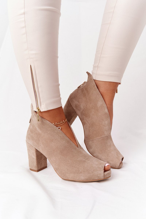 Zamszowe Botki Na Słupku Z Wycięciem Exquisite 1243 Beżowe