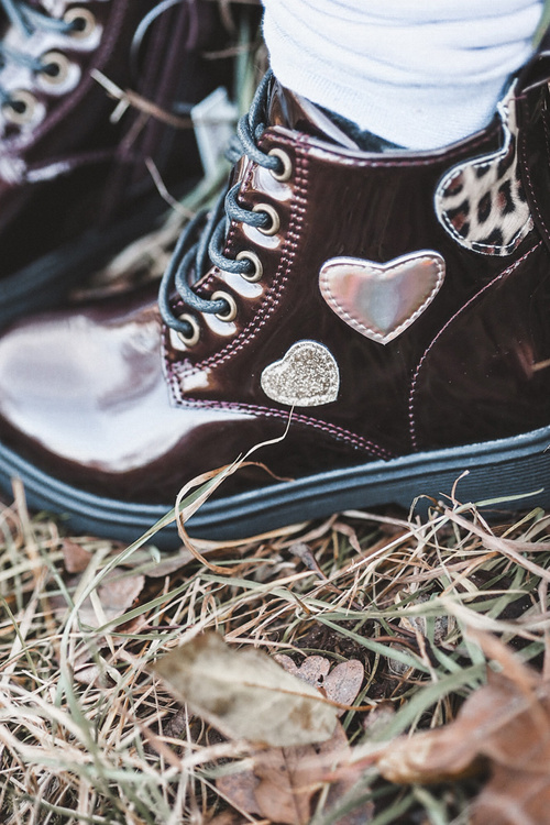 Botki Dziecięce Lakierowane Z Ozdobami Bordowe Adete