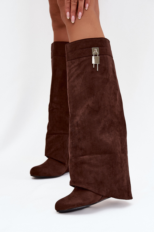 Kozaki Damskie Na Koturnie Z Paskiem I Srebrnym Detalem Czekoladowe Korivelle